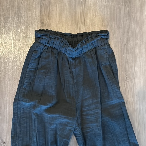 GAP Crinkle Gauze Wide Leg Pant - Picture 4 of 6